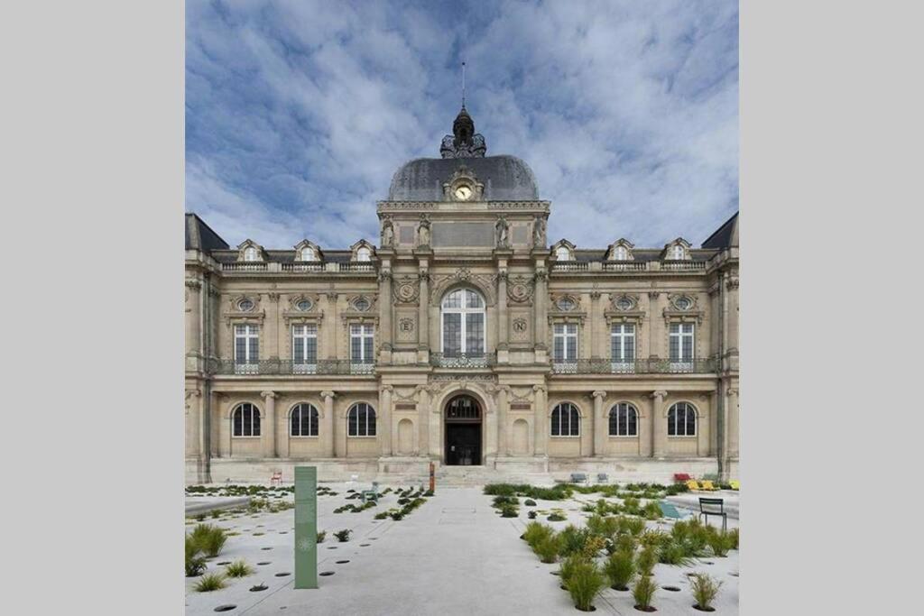 Maison Famille-Confort-Terrasse Jardin-Vue Cathedrale Амиен Екстериор снимка