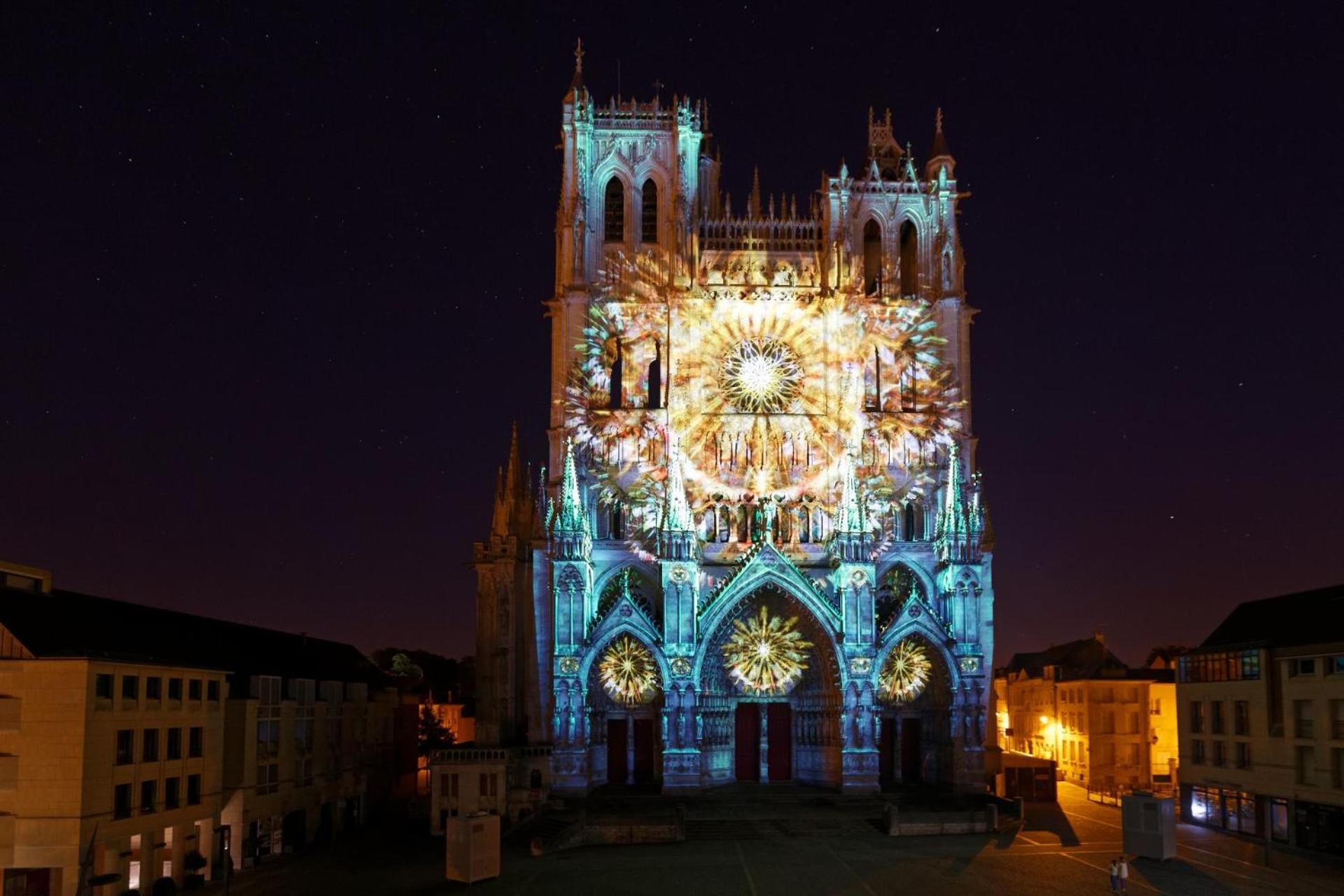 Maison Famille-Confort-Terrasse Jardin-Vue Cathedrale Амиен Екстериор снимка